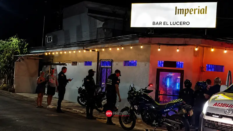 ¡Masacre en bar! Matan a mujer embarazada y a un hombre en brutal lluvia de balas