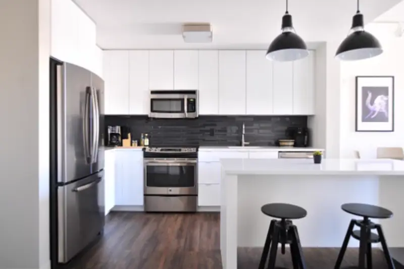 ¿Pensando en renovar su cocina? Las 5 tendencias de 2025 que debe conocer antes de decidir