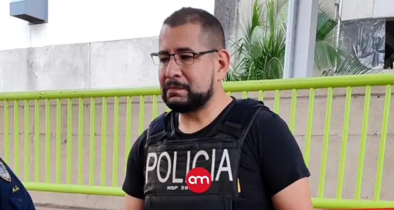 "Lo metí dentro del uniforme para darle calorcito": policía relata rescate de bebé abandonado en basurero de Hatillo