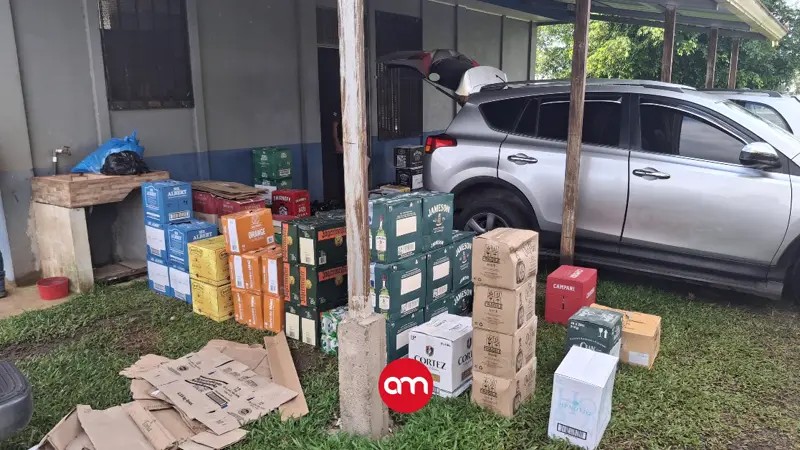 Millonario cargamento de licores de contrabando cae a manos de la policía