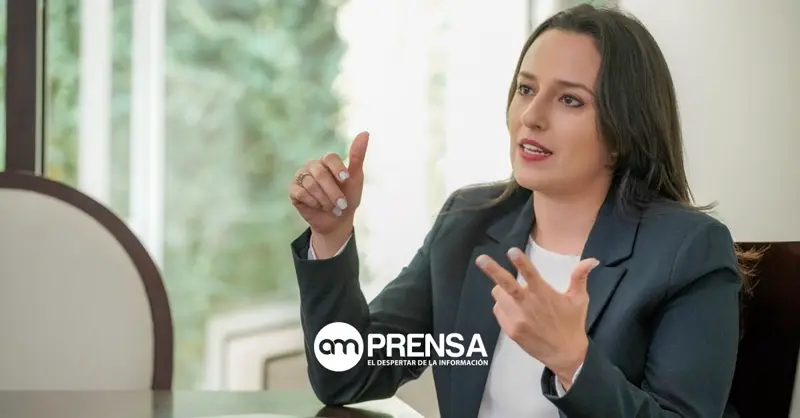 Natalia Díaz señala directamente a Chaves: “La DIS y la UEI siempre estuvieron bajo mando exclusivo del Presidente”