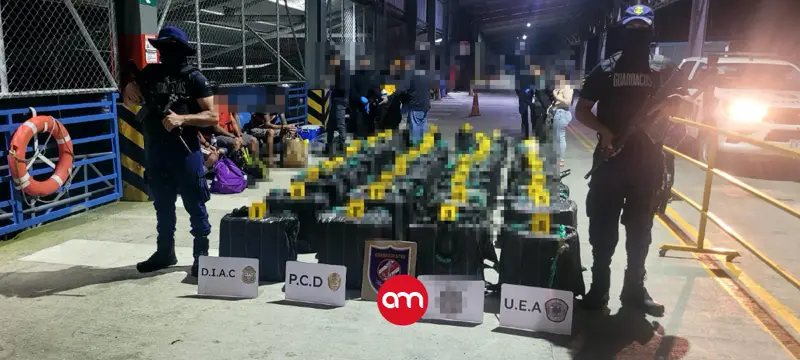Decomisan más de paquetes de droga en operativo en alta mar frente a la Isla del Coco