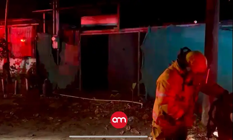 ¡Terror en Quepos! Sicarios matan a tres personas a balazos e incendian casa
