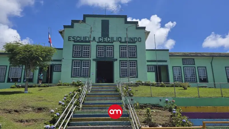 Techo de escuela en Cartago se cae a pedazos y pone en riesgo a estudiantes pese a tener orden sanitaria desde 2021