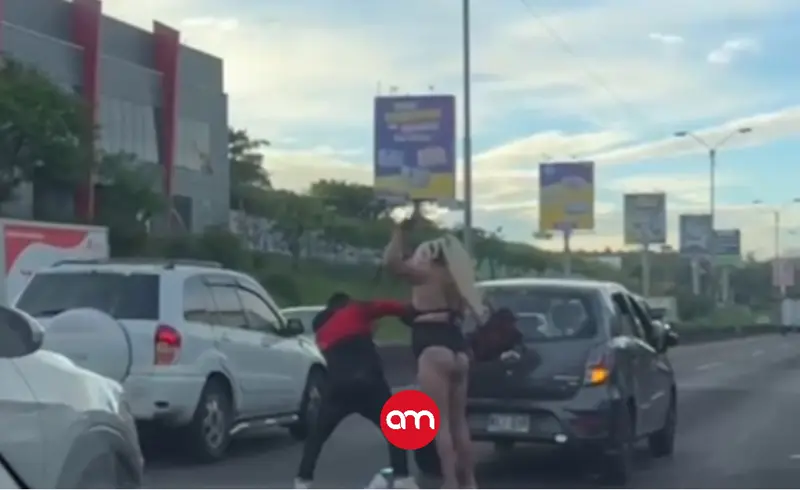 Caos en carretera: mujeres protagonizan pleitos violentos en plena vía hacia San José