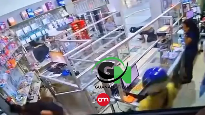 (Video) Doctor evita asalto a farmacia tras múltiples disparos contra los ladrones