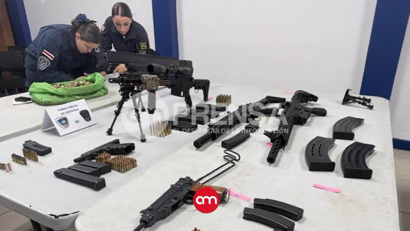 (Fotos) Arsenal hallado en Cartago sería usado para cometer bajonazos y entrenar sicarios
