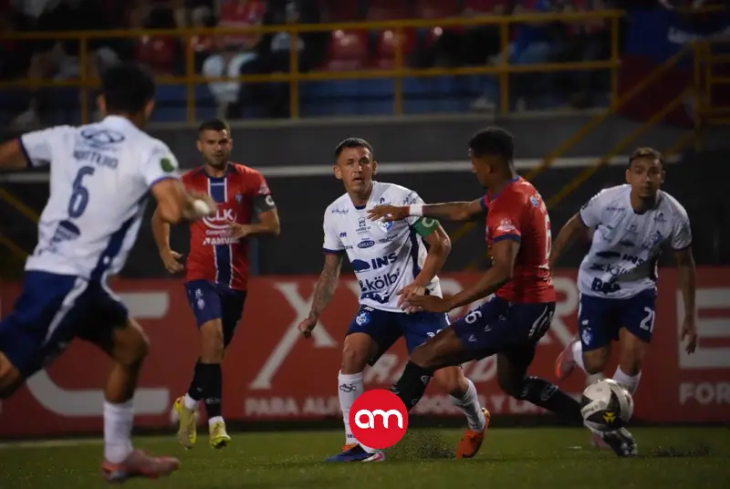Un Cartaginés fundido y desordenado apenas rescató un empate en San Carlos.