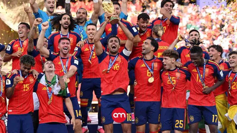Barcelona FC, el corazón de la España campeona : del histórico título en 2010 al reinado mundial en el 2026