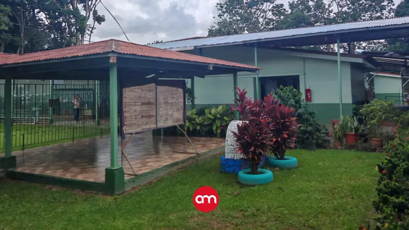 Más escuelas se embellecerán en favor de los estudiantes con mano de obra de reos