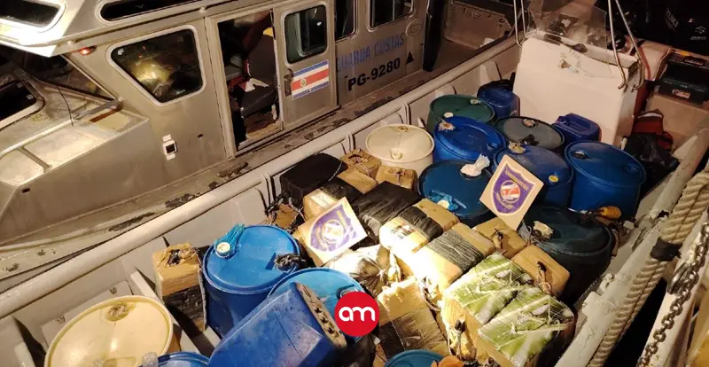 Cae en altamar lancha narco cargada de droga: tres extranjeros y un tico arrestados