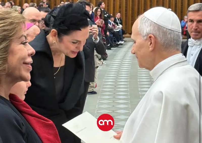 Primera Dama acompaña al Papa en inauguración de pesebre creado por artista tico en el Vaticano