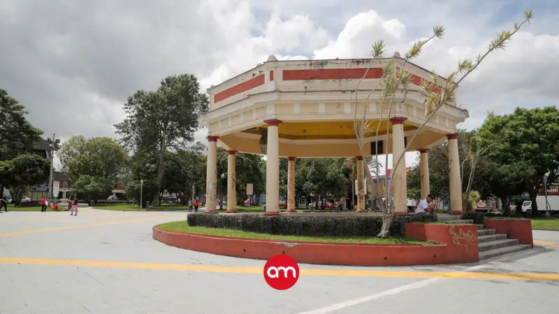 ¡Remodelación del parque central de Guadalupe queda a medias! Municipalidad frena obras por presunto incumplimiento de empresa