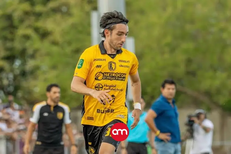 Escándalo en Liberia: brutal entrada deja lesionado a Mauricio Villalobos y enciende la furia contra el arbitraje