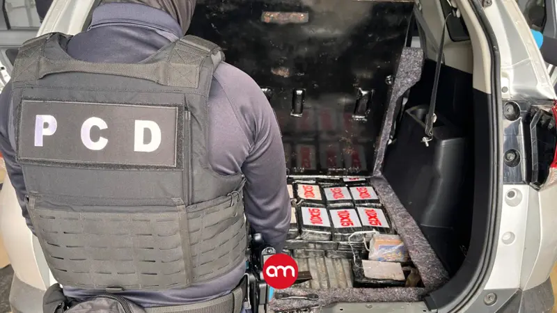 Capturan extranjero con miles de dólares y cargamento de cocaína oculto en un carro