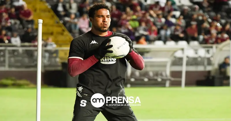 Esteban Alvarado anuncia su retiro del fútbol