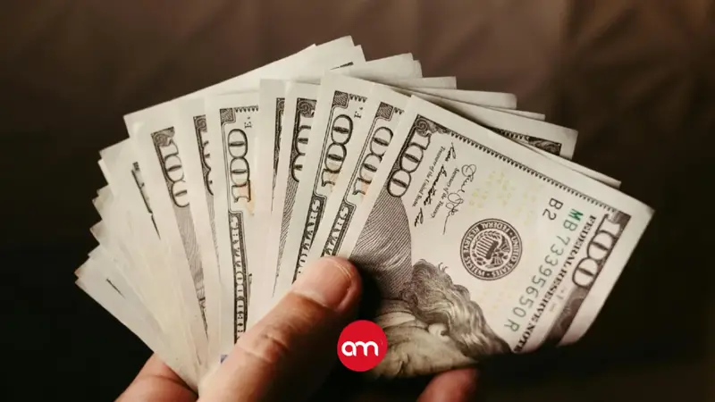 Dólar cae a su precio más bajo en casi 19 años y rompe otro récord histórico