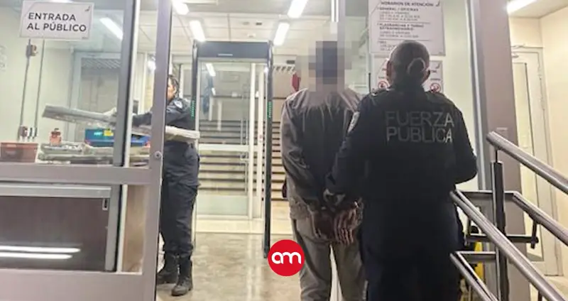 Cae hombre en San Ramón con 40 aves en cautiverio, animales disecados y armas