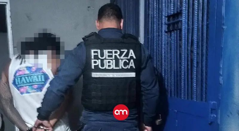 Hombre buscado por homicidio cae tras causar desórdenes en un bar