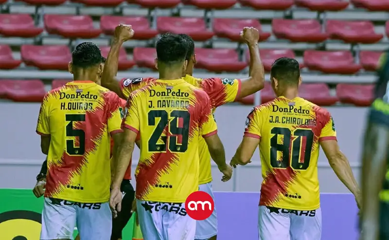 Tres clubes multados y tres jugadores suspendidos en primera fecha del campeonato nacional