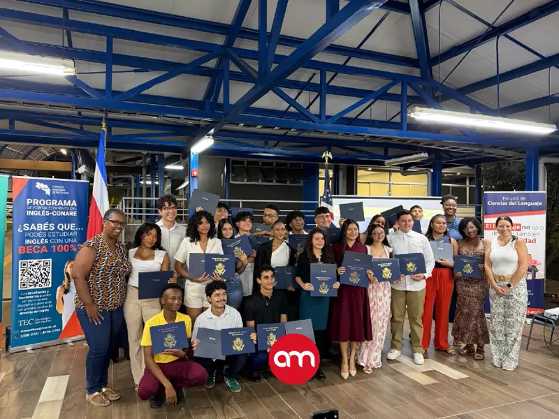 Jóvenes limonenses se graduaron de inglés con programa financiado por EE.UU.