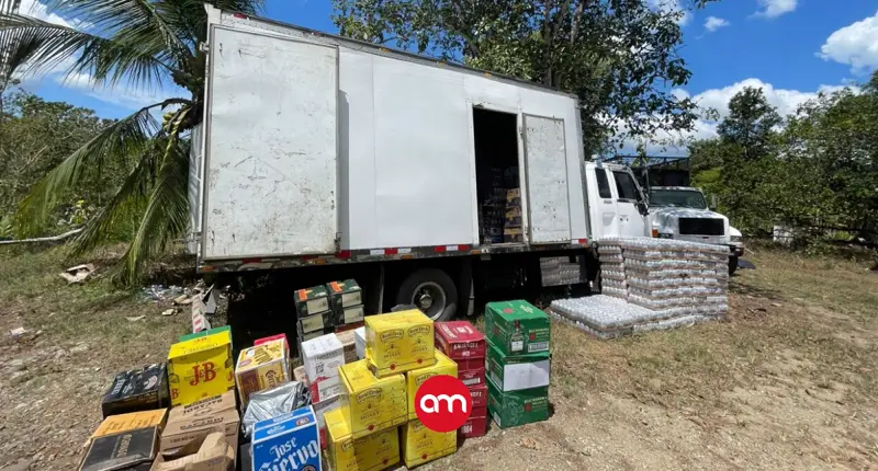 Decomisan miles de unidades de licor de contrabando tras persecución en la zona sur