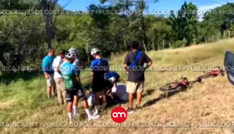Andrey Amador sufre aparatoso accidente y es trasladado en condición crítica
