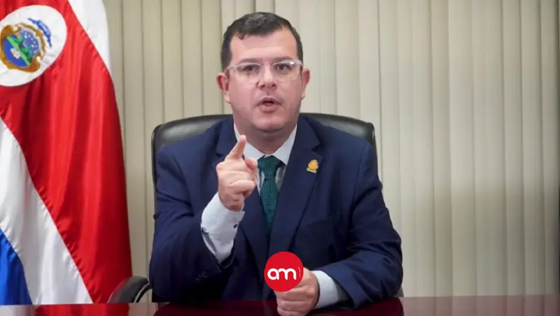 Ministro asegura tener todo el apoyo del presidente Chaves ante denuncia que enfrenta por violación