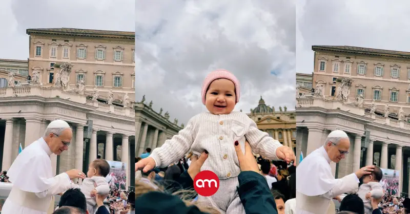 Bebé tica es alzada y llevada al papa León XIV para recibir su bendición