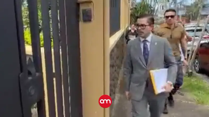 Ministro de Justicia denuncia a Carlo Díaz y 32 fiscales