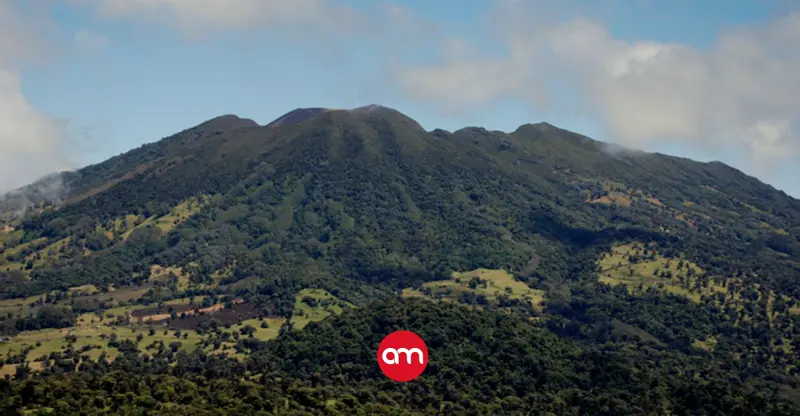 Fuerte estruendo sacudió el Volcán Turrialba: ¿Qué sucedió?