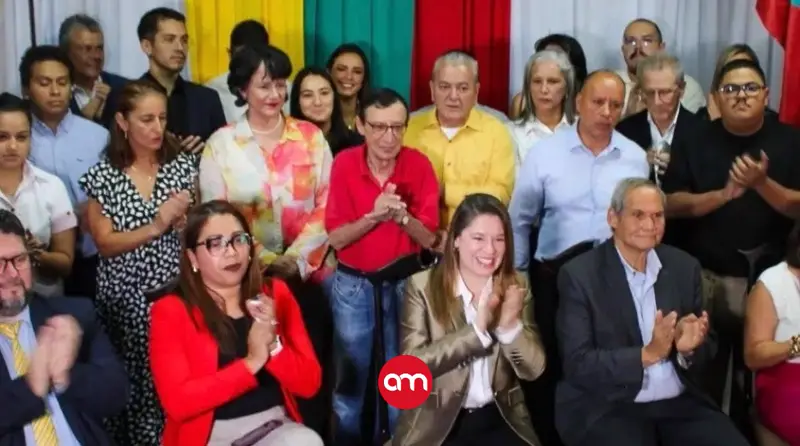 Claudia Dobles suma dirigentes comunales de 11 partidos a su campaña