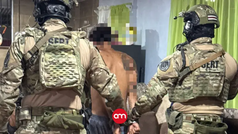 Llegó por una noche de pasión… y terminó en una iglesia abandonada rodeado de sicarios