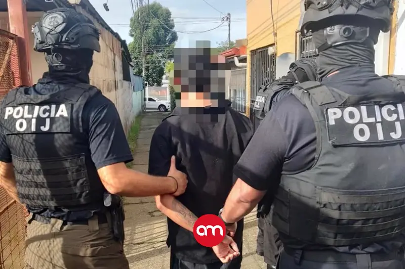 Joven de 18 años detenido por violento asalto a chofer de plataforma de transporte