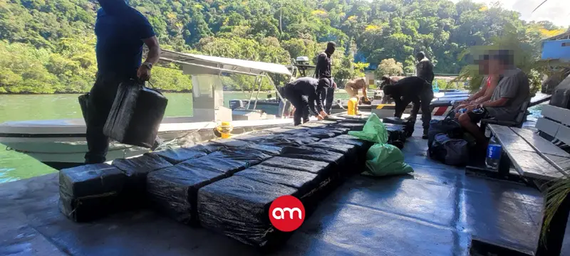 PCD y Guardacostas interceptan embarcación con más de una tonelada de cocaína en el Pacífico Sur