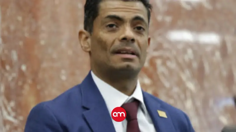 El rival más incómodo de Carlo Díaz anuncia que buscará quedarse con la Fiscalía General
