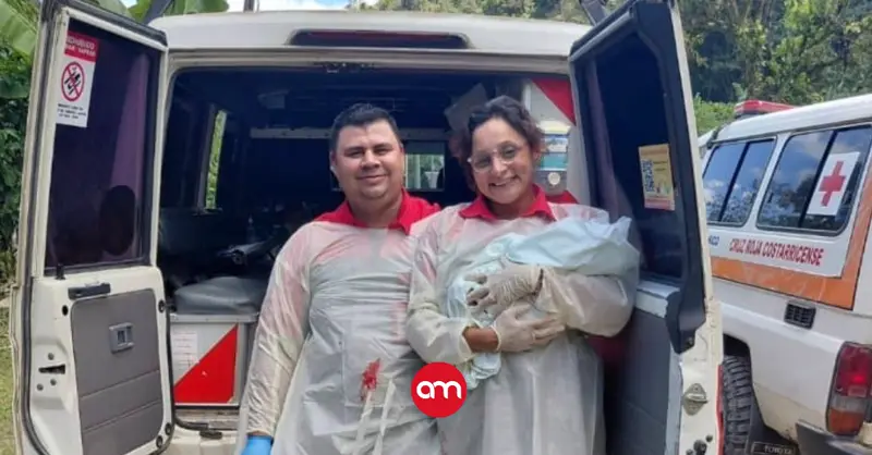 Una nueva vida nace en medio de la montaña y a kilómetros de un hospital gracias a la Cruz Roja