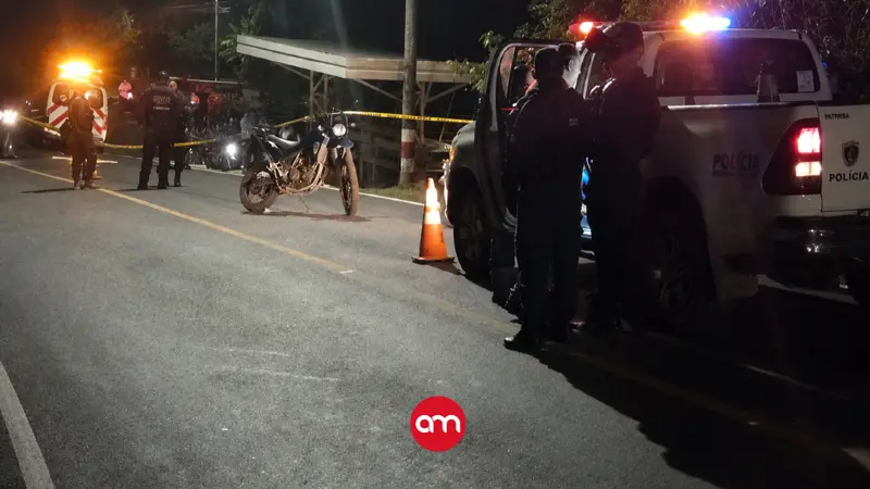 ¡Otro crimen en Cartago! Sicarios ejecutan a un hombre en plena parada de bus y otro logró huir de la muerte