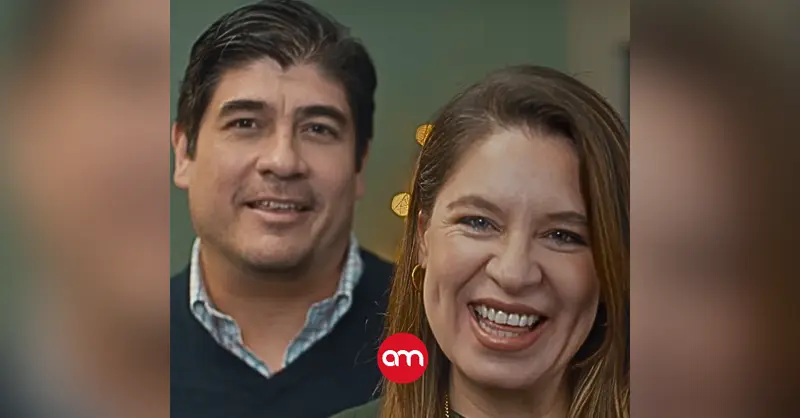 Expresidente Carlos Alvarado reaparece en la arena política durante mensaje navideño de su esposa