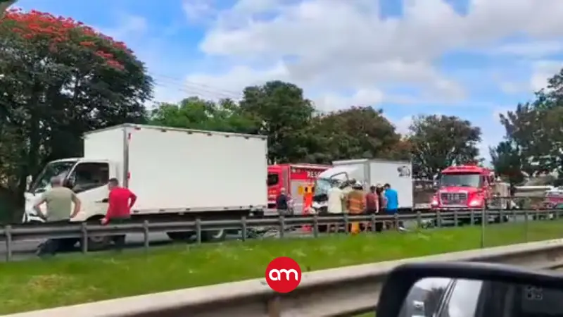 ¡Caos en la Florencio del Castillo! Choque entre dos camiones provoca largas presas hacia Cartago