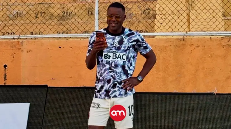 La foto de Joel Campbell en el Lito Pérez que estalló las redes: “Se lo regalamos con todo y moño”
