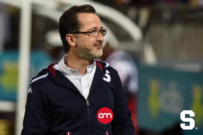 Sorpresa total en Tibás: Juan Carlos Rojas alista su adiós al Saprissa tras más de una década al mando
