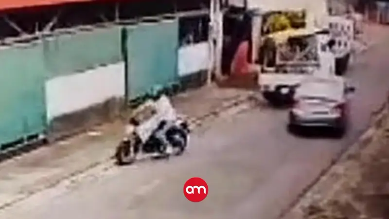 Sicarios intentaron atropellar a su víctima y fallaron, pero terminaron su trabajo a balazos: El crimen quedó en video