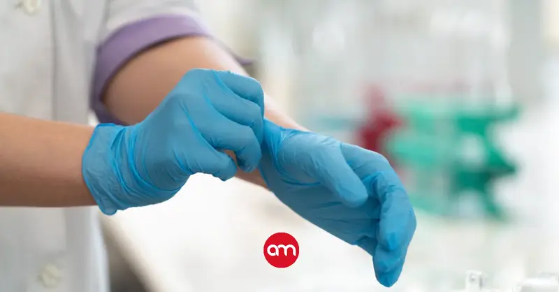 Abren becas gratuitas en Cartago para capacitar jóvenes y conectarlos con empleo en industria médica