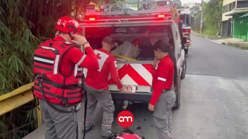 Fuertes lluvias cobran una vida: Hombre muere arrastrado por una cabeza de agua
