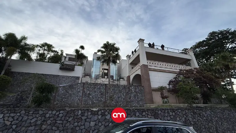Vea la mansión de película y los carros de lujo que el OIJ le decomisó a presunta red criminal
