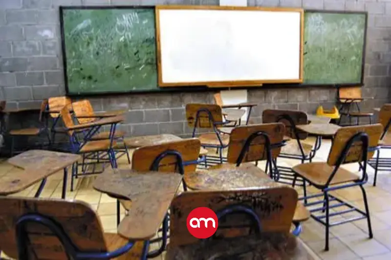 Profesor de inglés detenido con alumna en motel es reubicado por el MEP