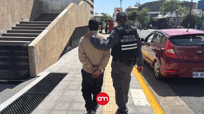 Detienen a dos extranjeros en condición irregular mientras trabajaban como guardas en centro comercial en Santa Ana