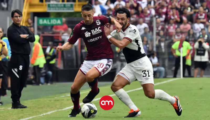 Saprissa y Alajuelense llegan al clásico con realidades opuestas y presión en aumento