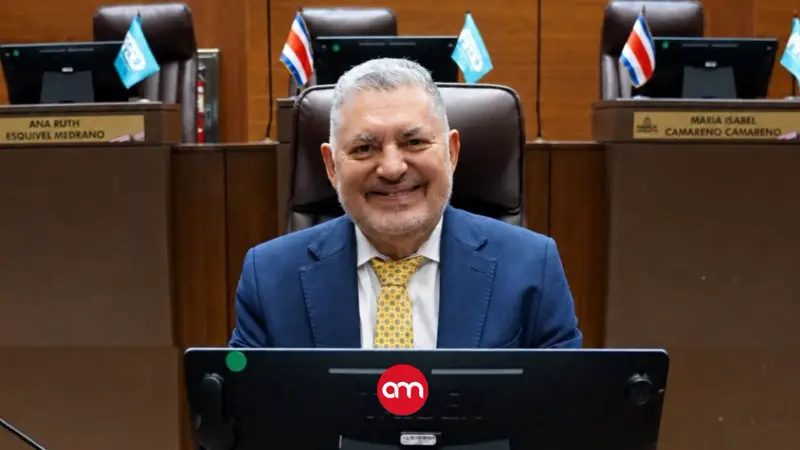La drástica e inesperada decisión del diputado oficialista José Miguel Villalobos que sacude a la política nacional